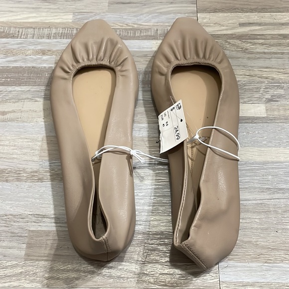 NWT H&M size 9.5 trendy sand square toe flats - Picture 2 of 4